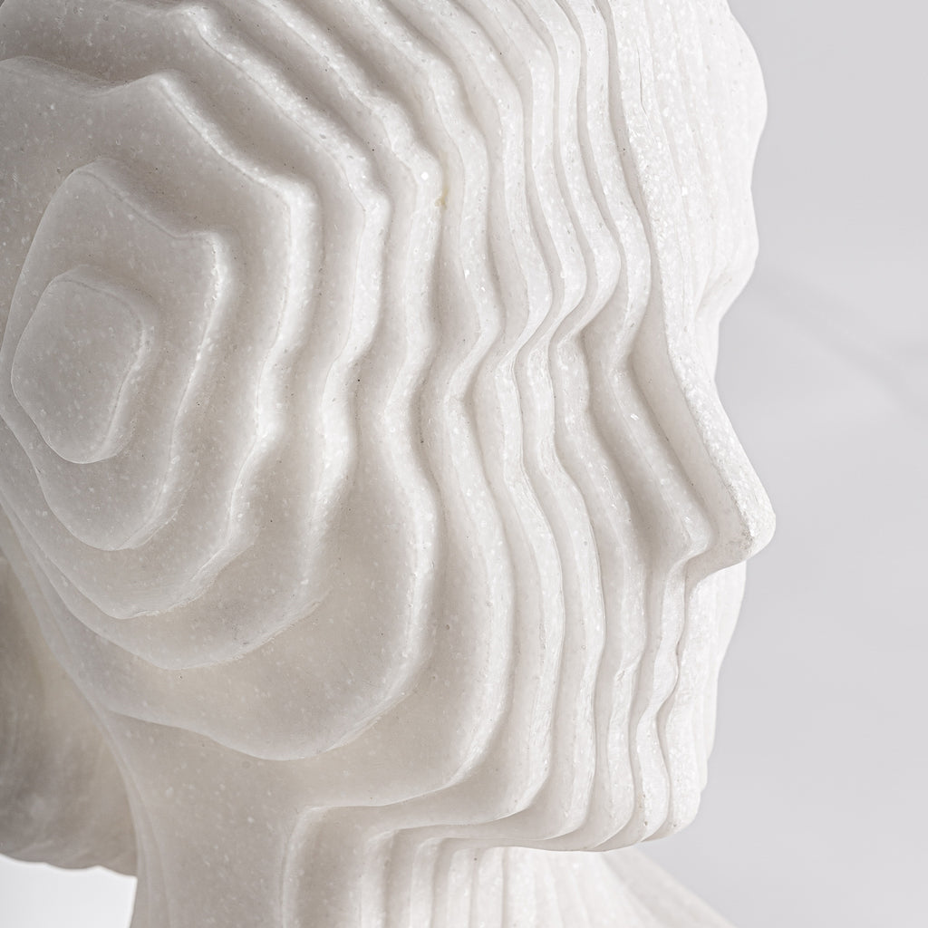 BUSTO LISA
