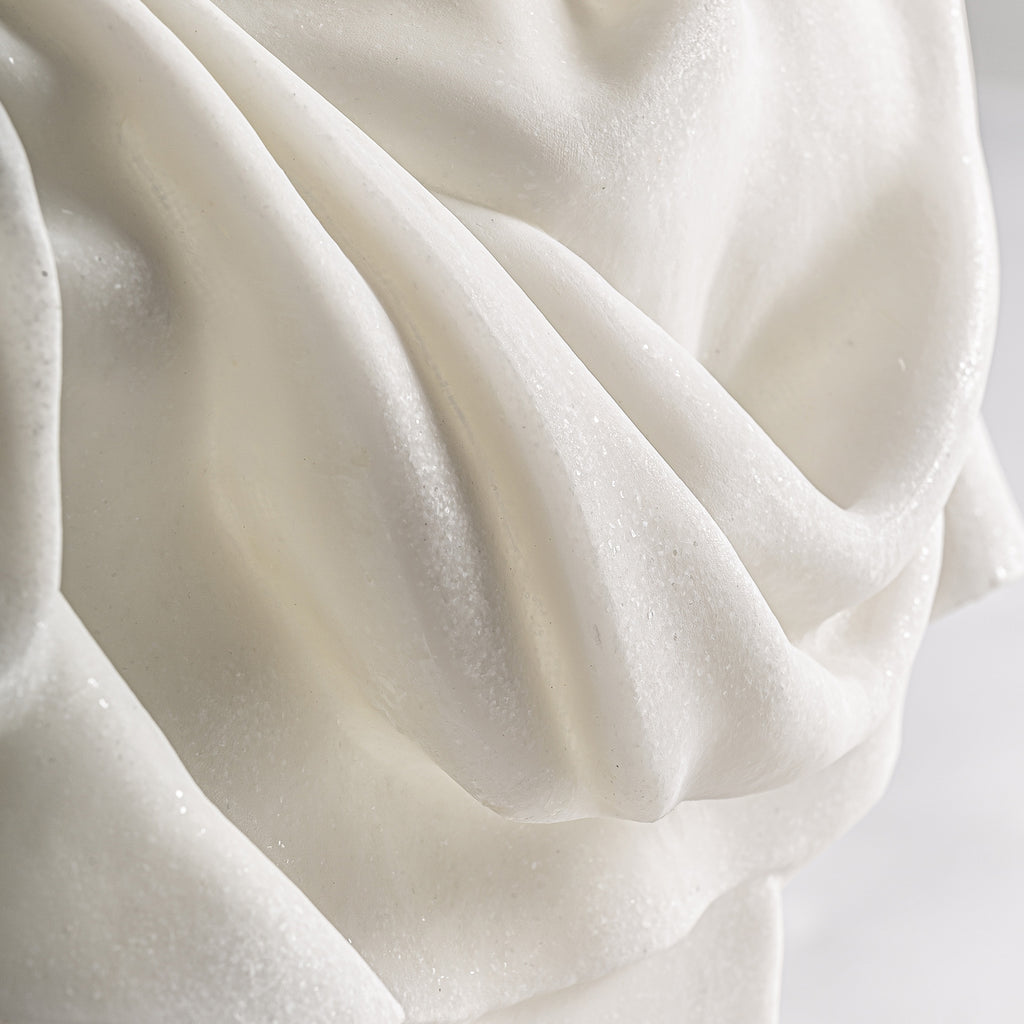 BUSTO MADGE