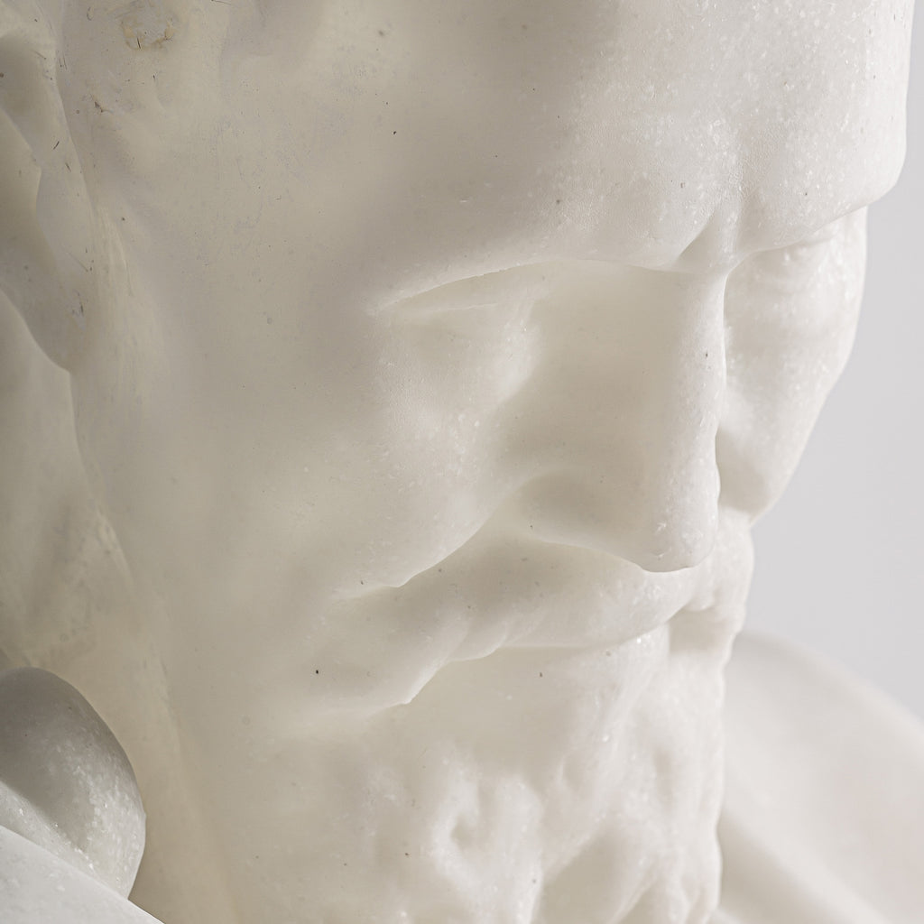 BUSTO MADGE