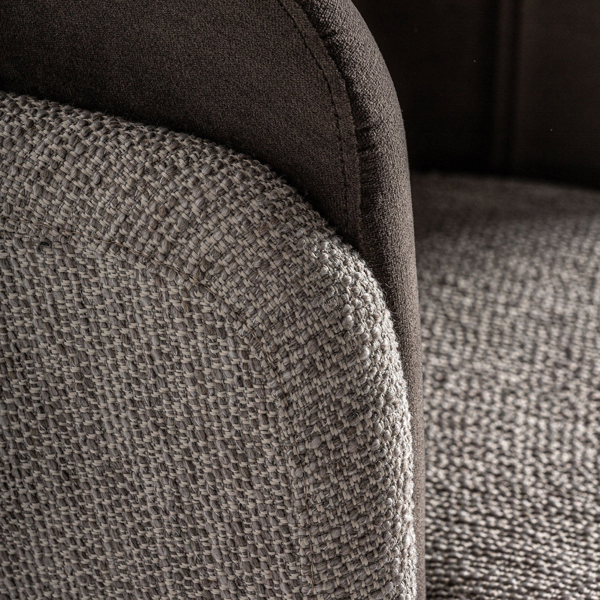 CHAISE LABEGE